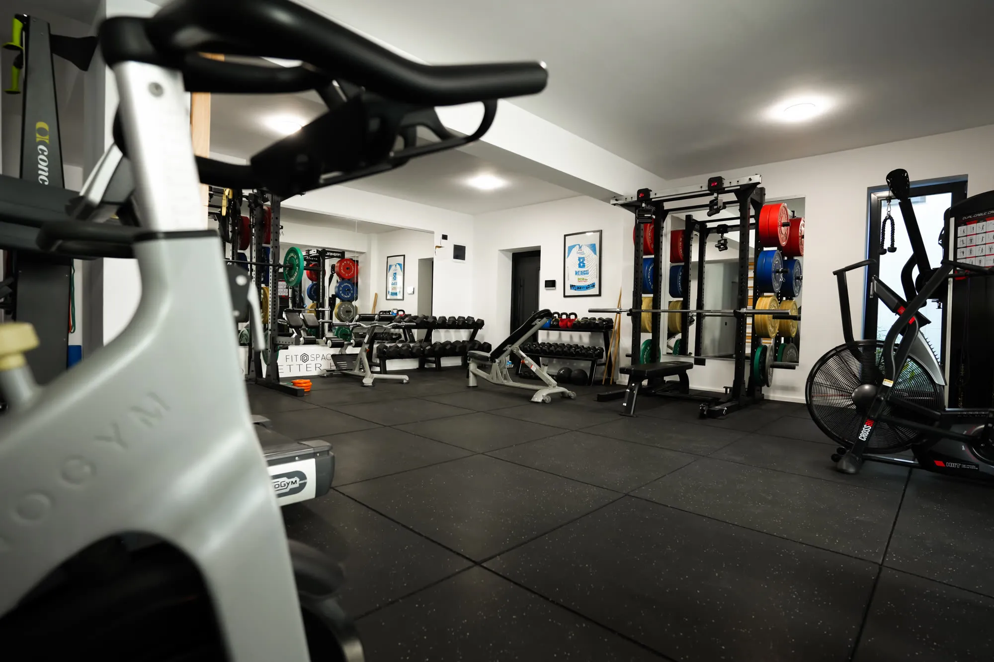 Zona de cardio și forță din sala FitSpace